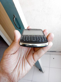 Black BlackBerry Bold 9900