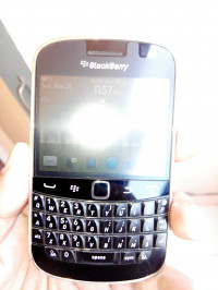 Black BlackBerry Bold 9900