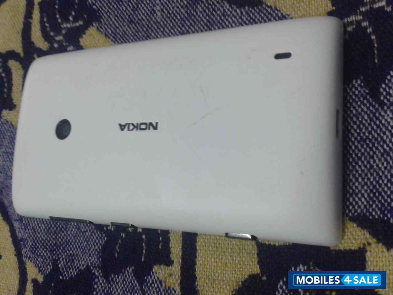 White Nokia Lumia 520