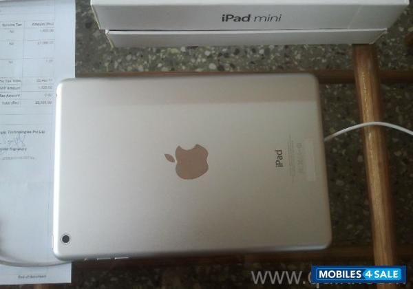 White Apple iPad mini White Apple iPad mini