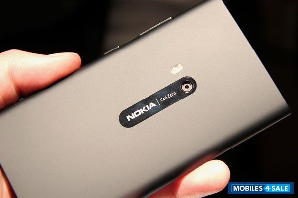 Black Nokia Lumia 920
