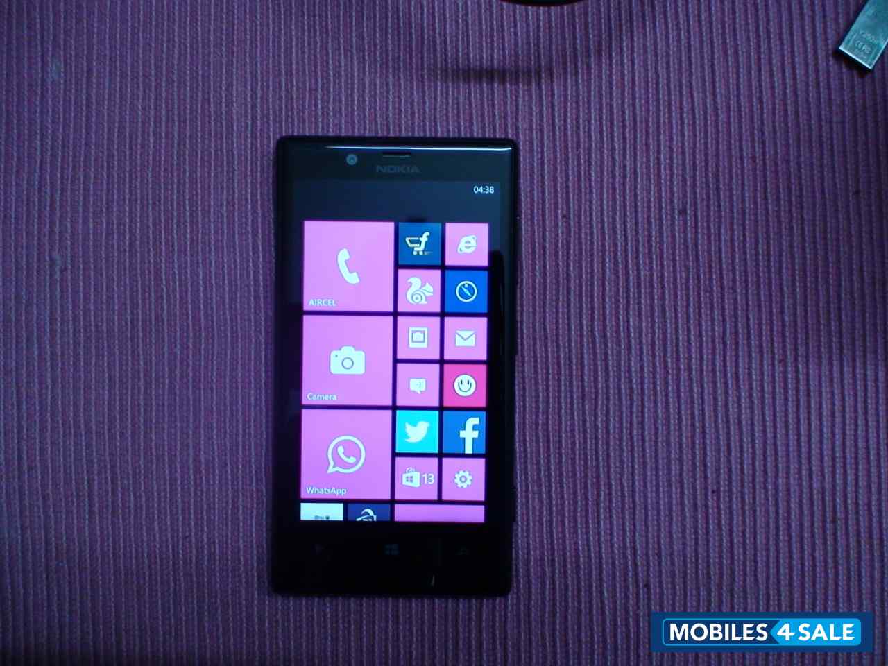 Black Nokia Lumia 720