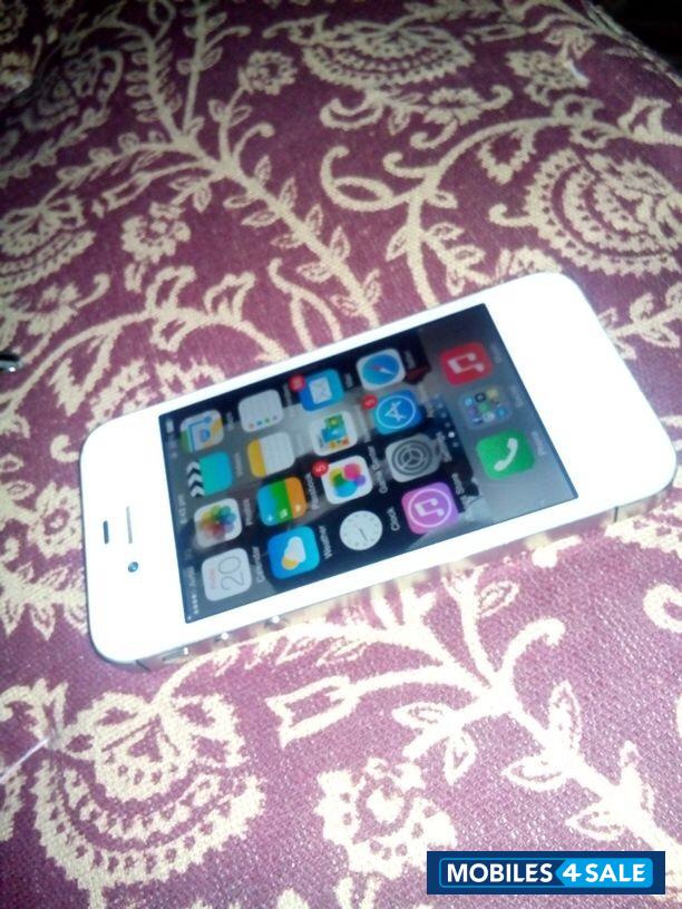White Apple iPhone 4S