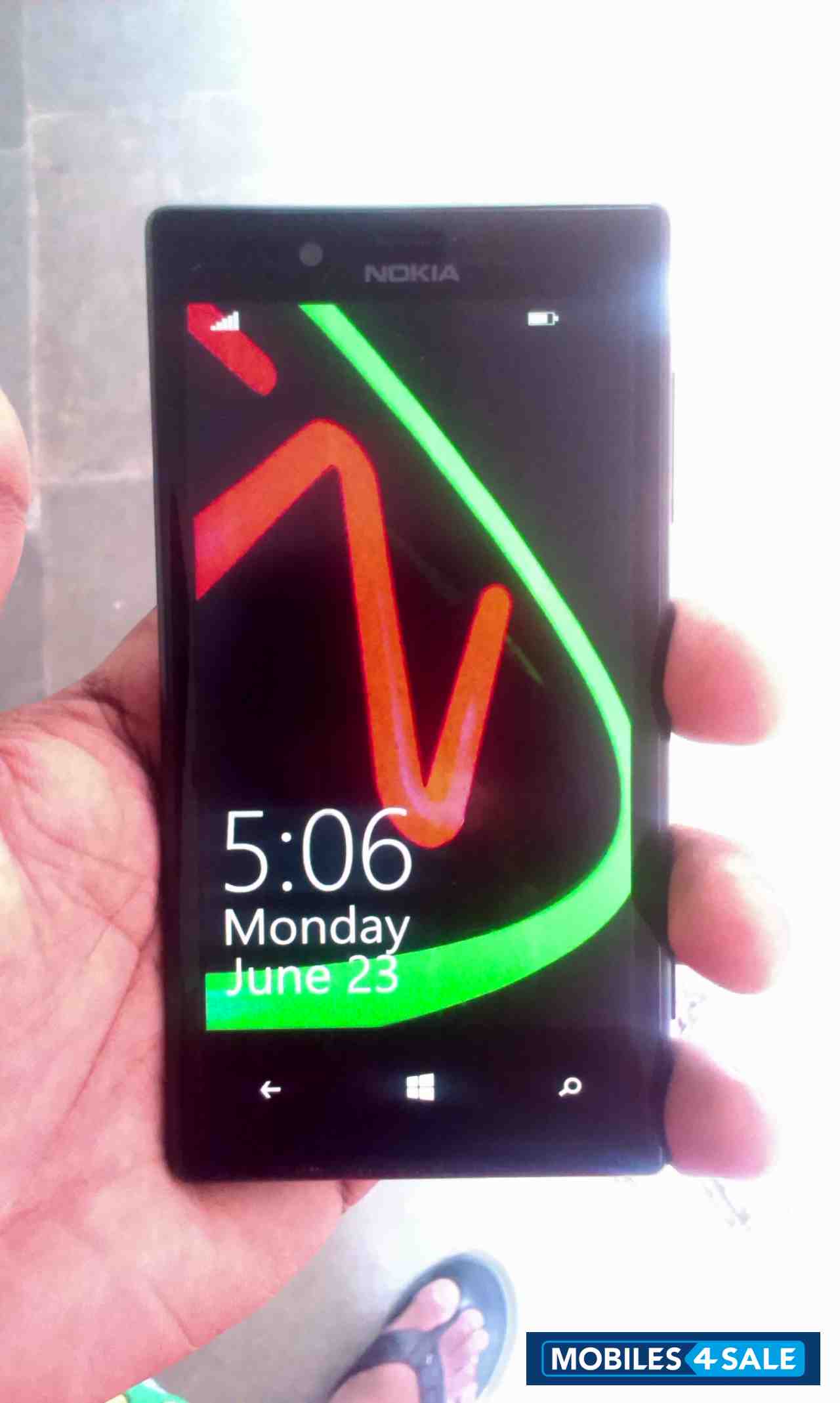 Black Nokia Lumia 720