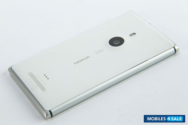 White Nokia Lumia 925