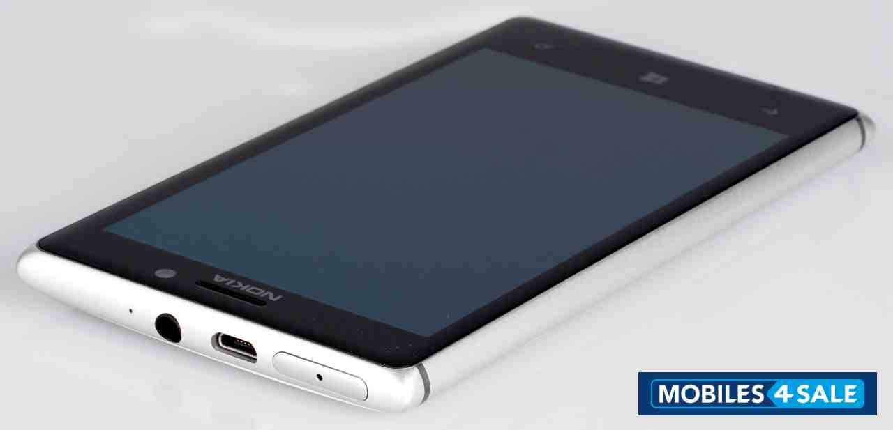 White Nokia Lumia 925