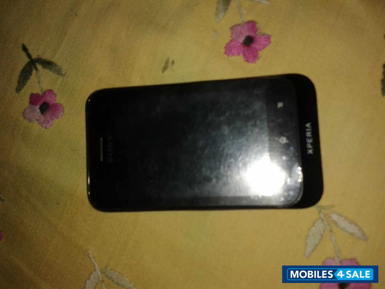 Black Sony Xperia tipo