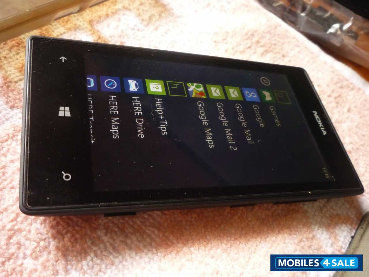Black Nokia Lumia 520