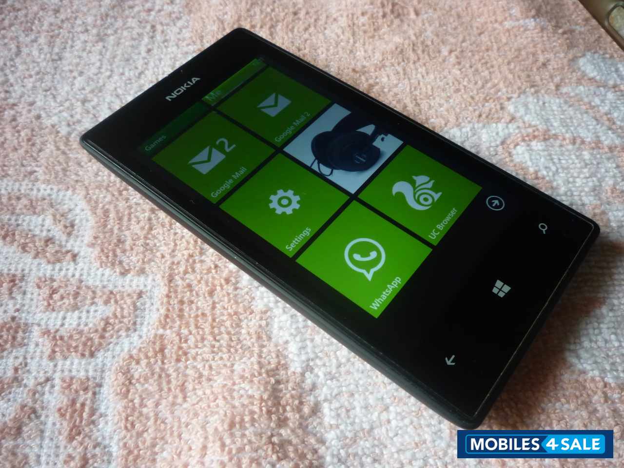 Black Nokia Lumia 520