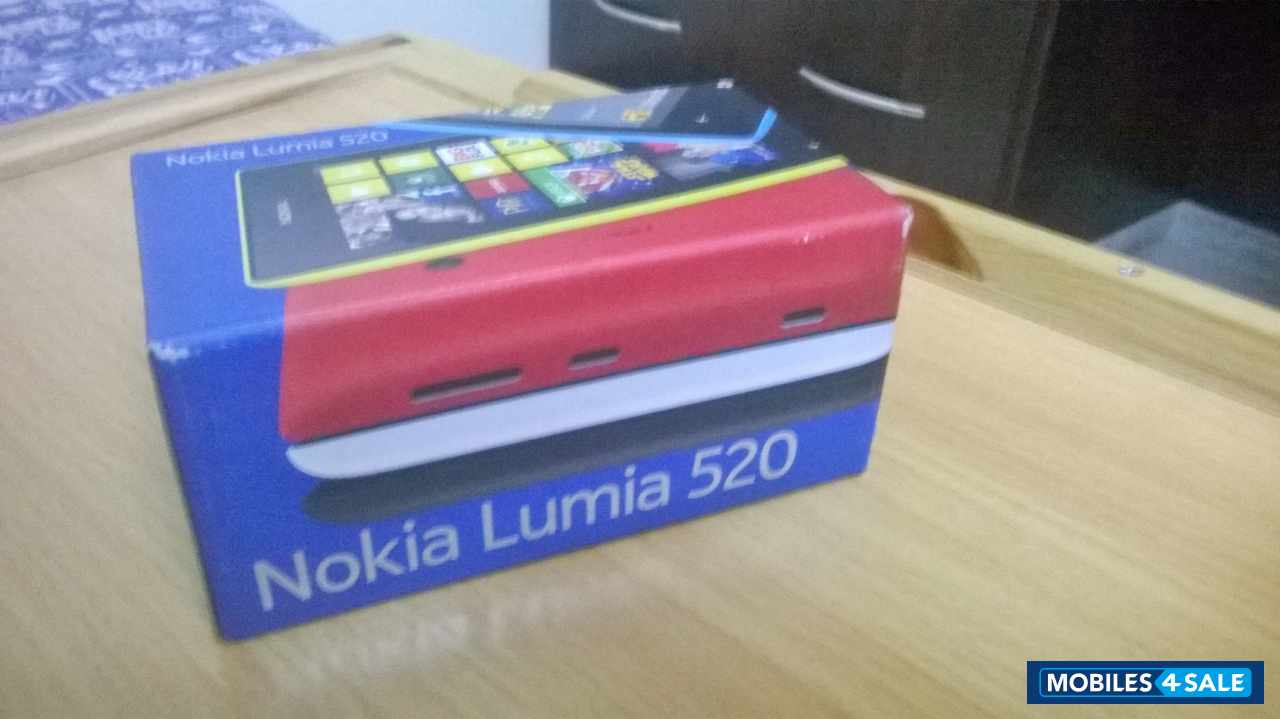 Black Nokia Lumia 520