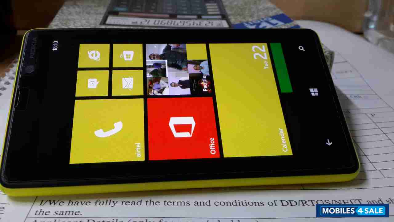 Yellow Nokia Lumia 820
