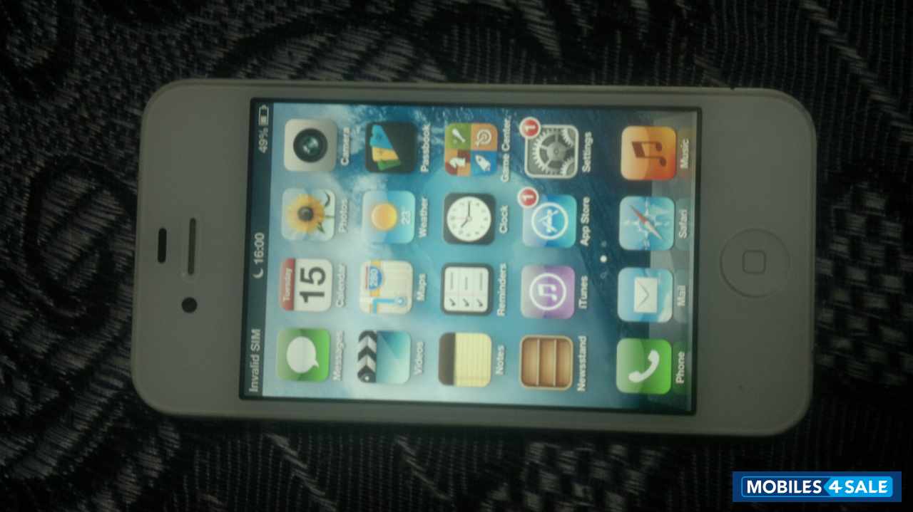 White Apple iPhone 4