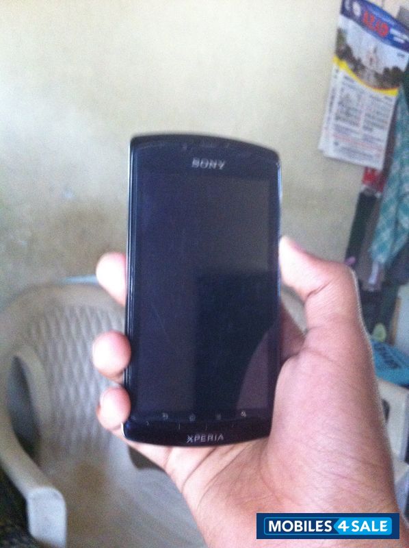 Black Sony Xperia neo L