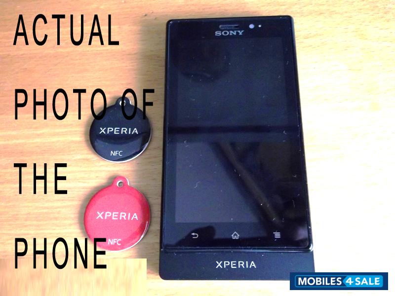 Black Sony Xperia sola