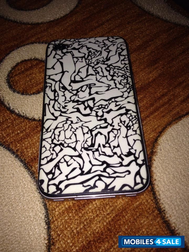 Black Apple iPhone 4