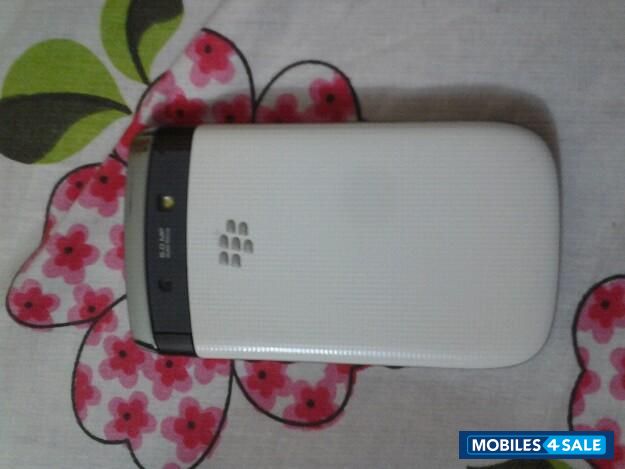 White BlackBerry Torch 9810