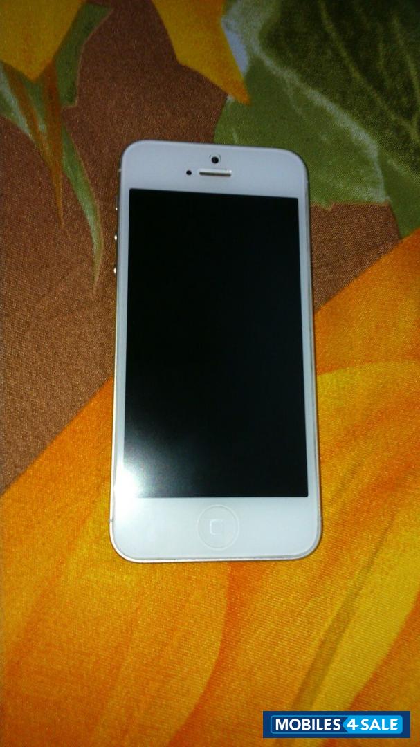 White Apple iPhone 5