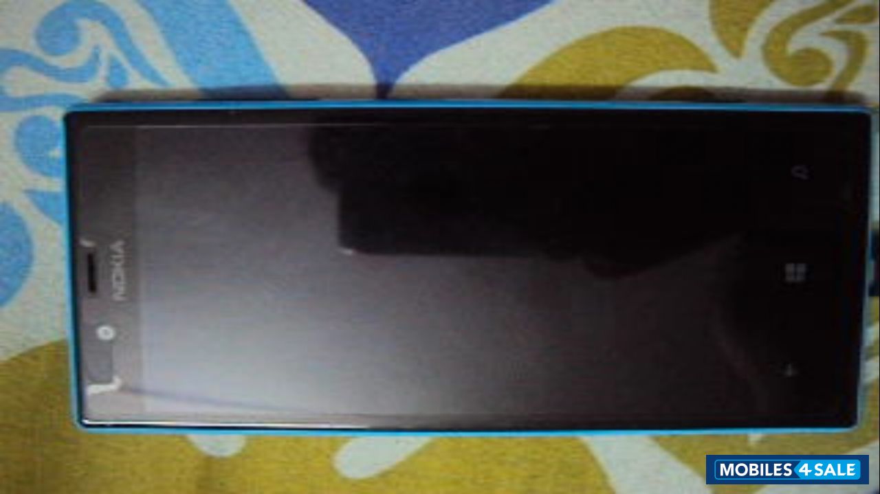 Cyan Nokia Lumia 720