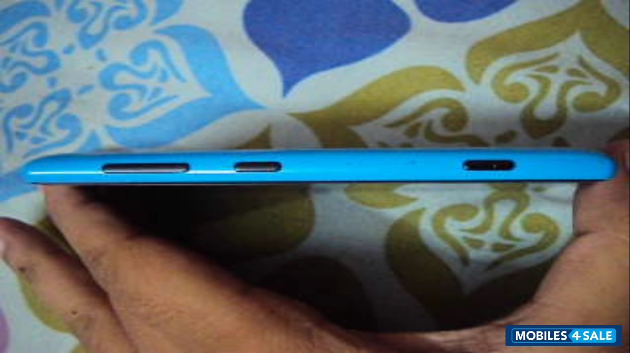 Cyan Nokia Lumia 720