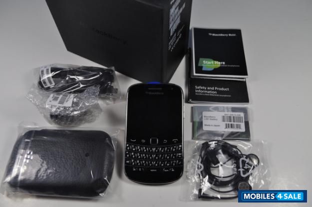 Black BlackBerry Bold 9900