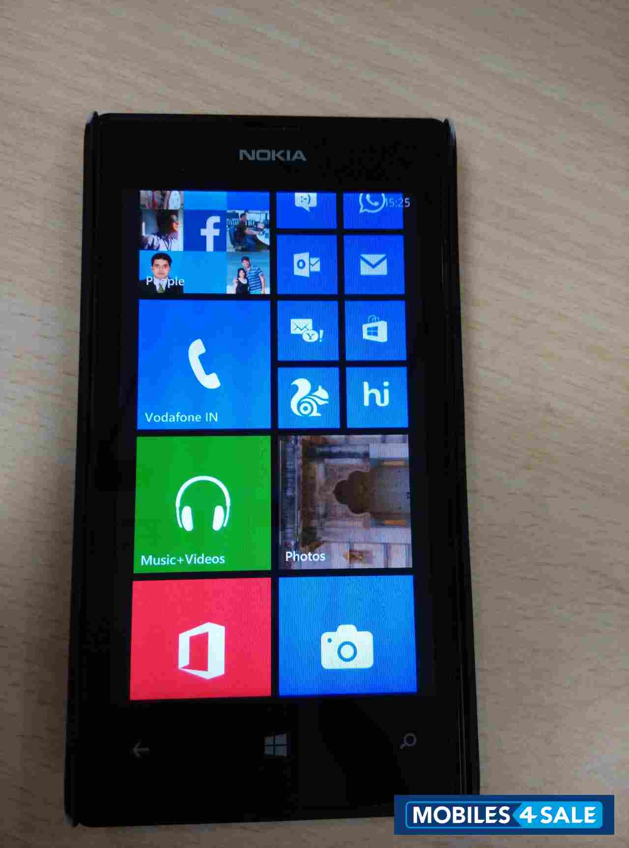 Black Nokia Lumia 520