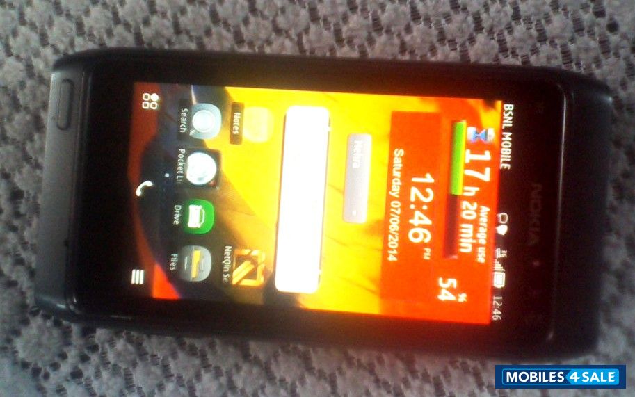 Black Nokia N8