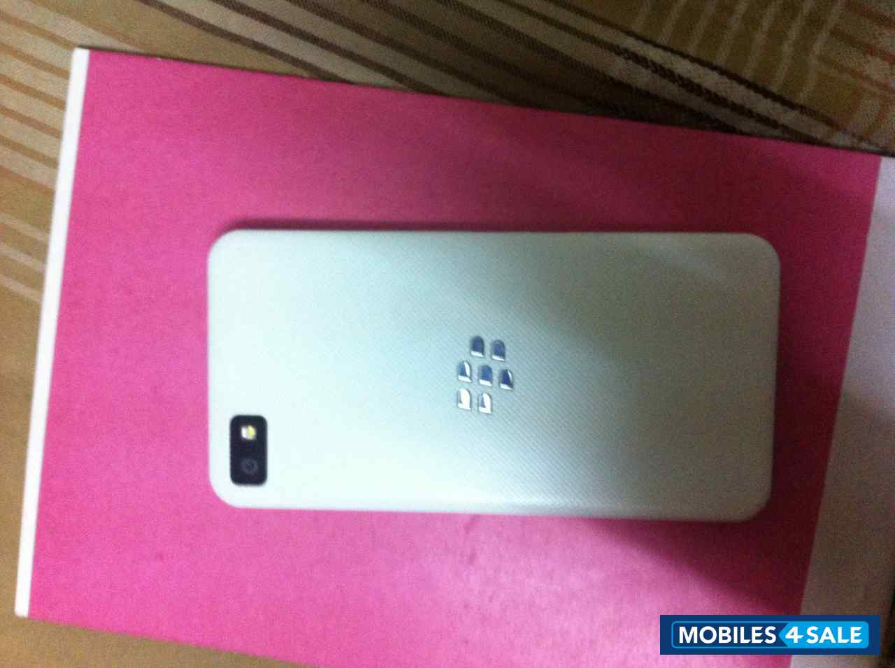 White BlackBerry Z10