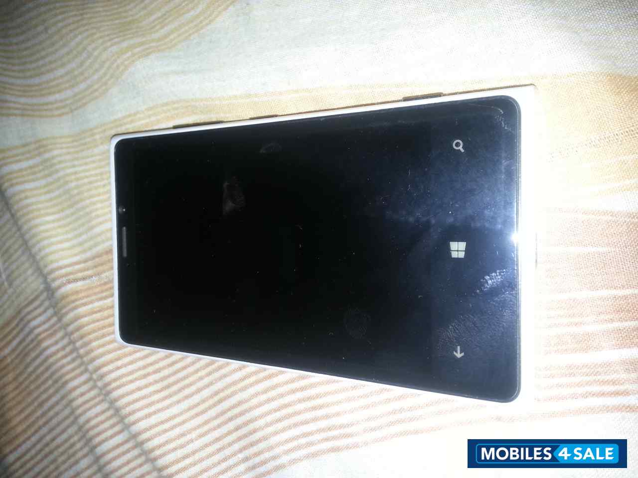 White Nokia Lumia 920