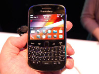 Black BlackBerry Bold 9900