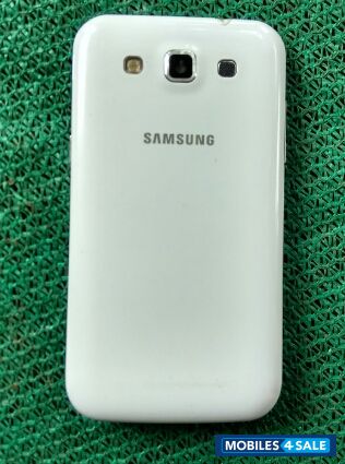 White Samsung Galaxy Grand Quarttro