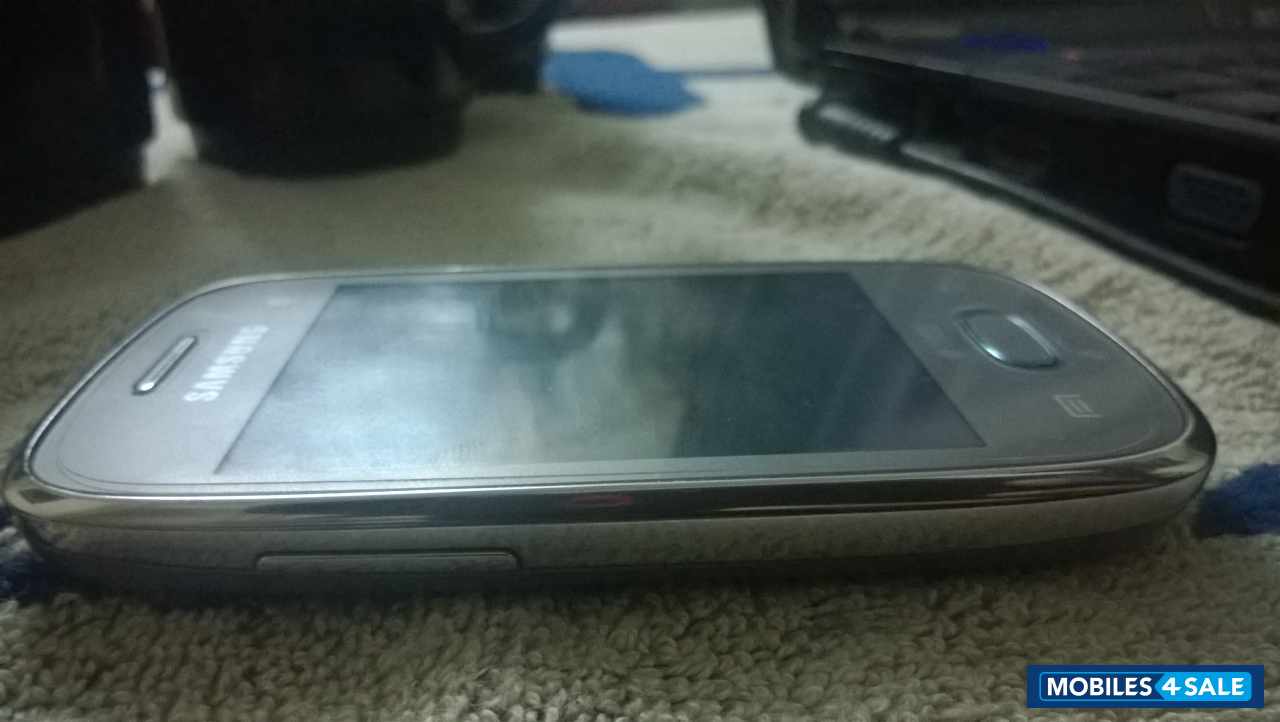 Metallic Silver Samsung Galaxy Pocket Neo