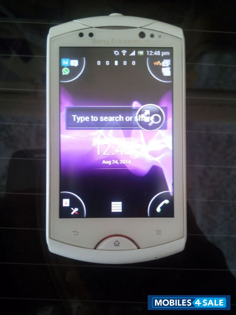 White Sony Ericsson WT19i live with walkman White Sony Ericsson WT19i live with walkman