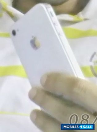 White Apple iPhone 4S