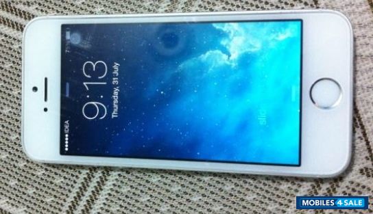 White Apple iPhone 5