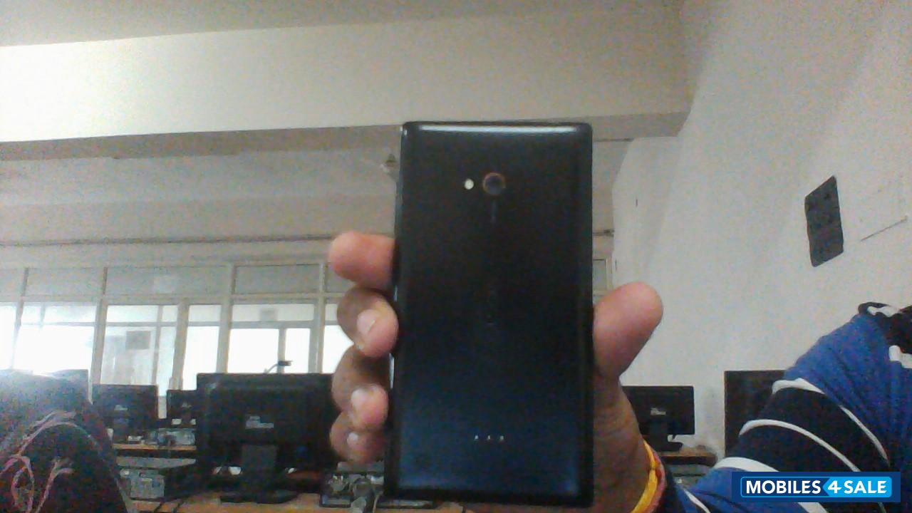 Black Nokia Lumia 720