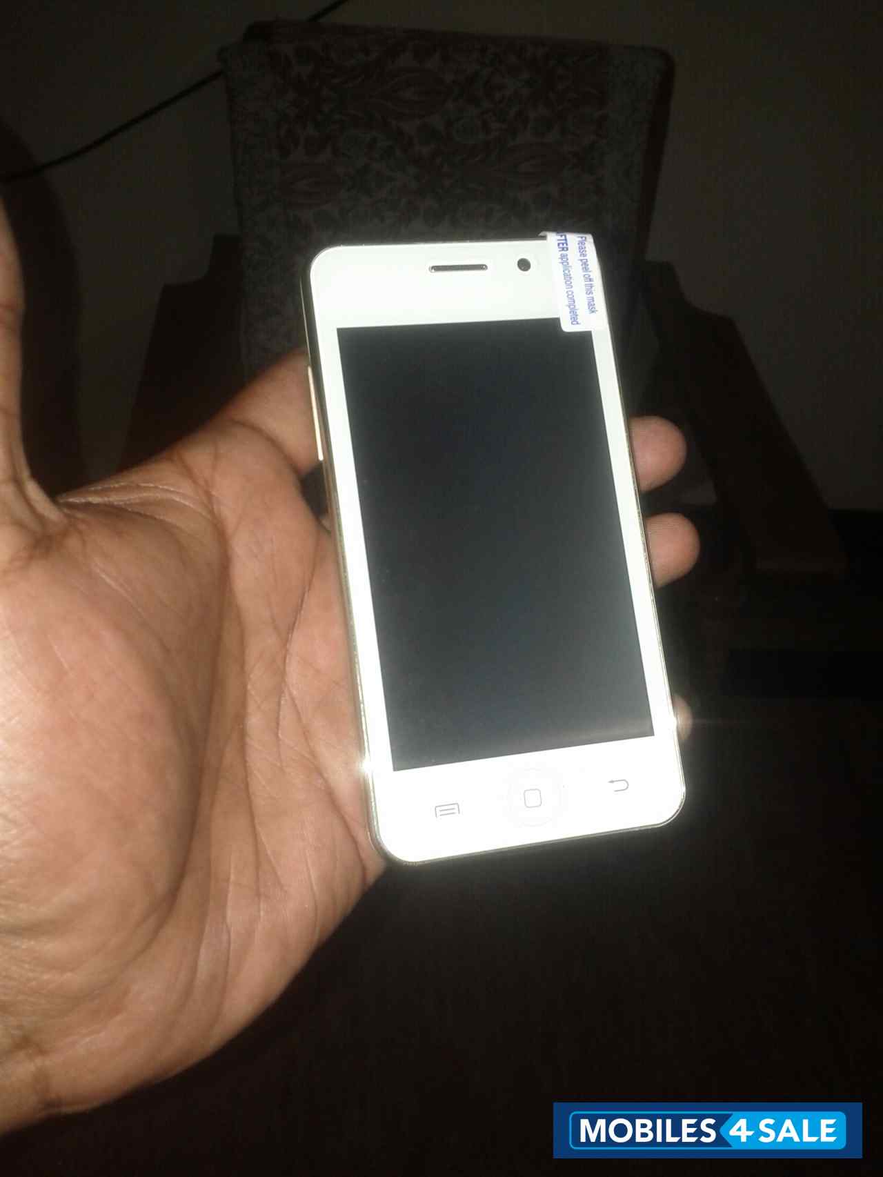White Karbonn A-series A92 Star