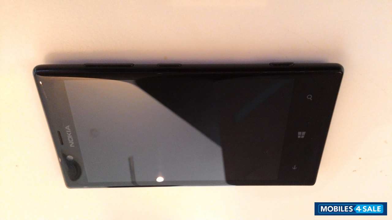 Black Nokia Lumia 720