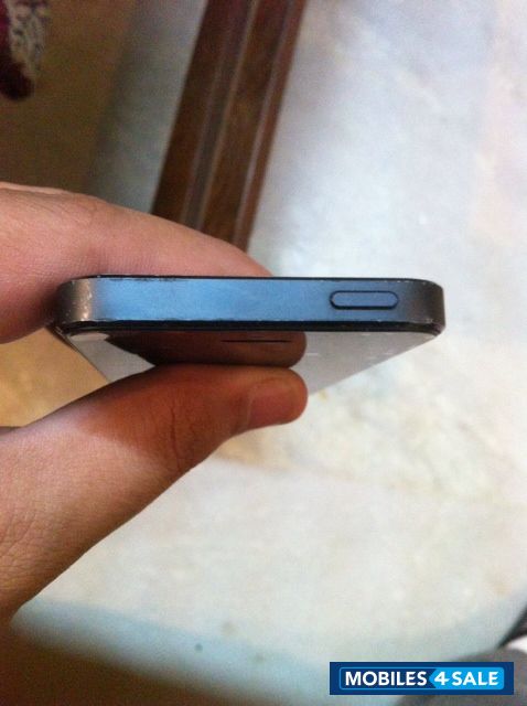 Black Apple iPhone 5