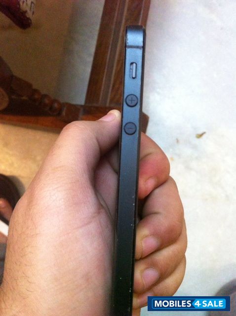 Black Apple iPhone 5