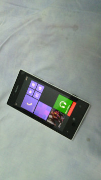 White Nokia Lumia 520