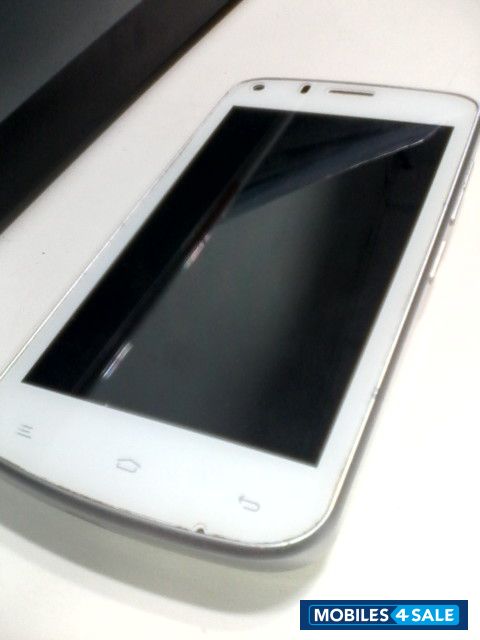 White Gionee Pioneer P3