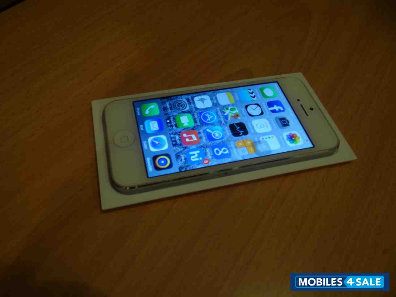White Apple iPhone 5