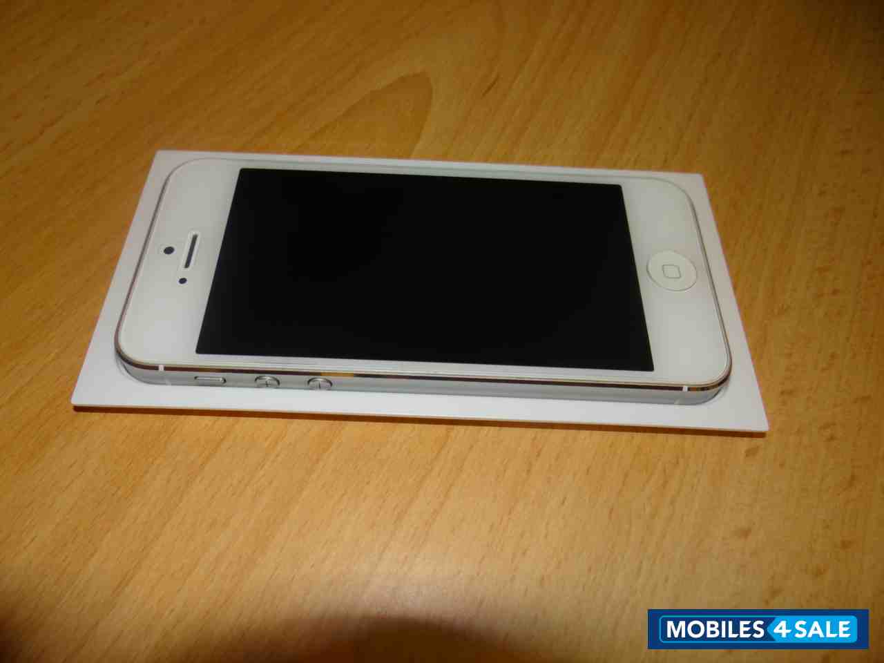White Apple iPhone 5