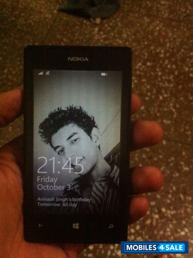 Black Nokia Lumia 520
