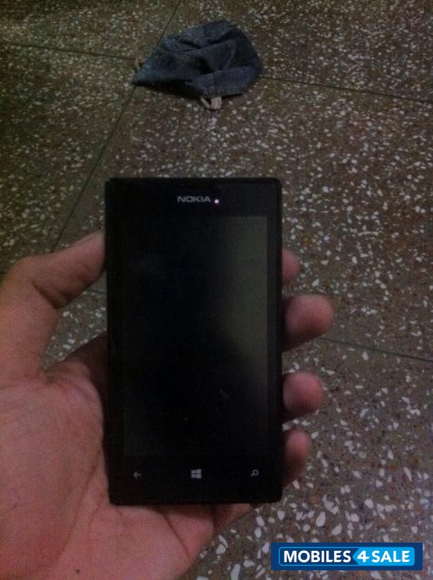Black Nokia Lumia 520