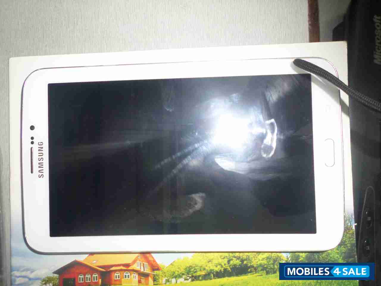 White Samsung Galaxy Tab 3 211