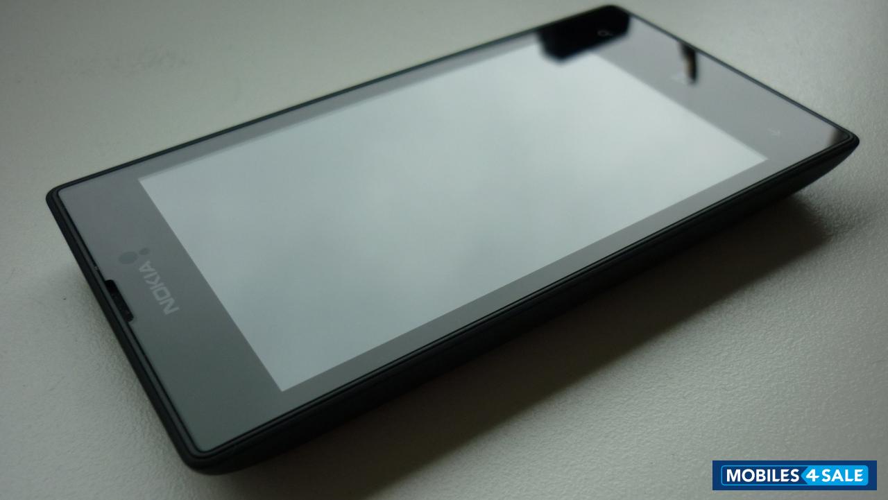 Black Nokia Lumia 520