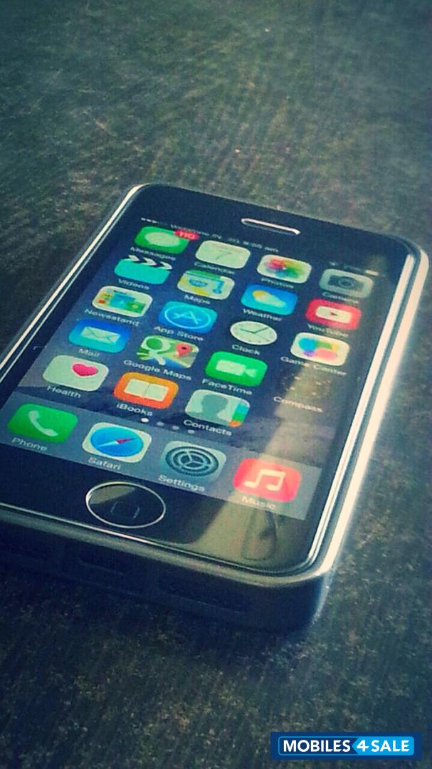 Black Apple iPhone 5