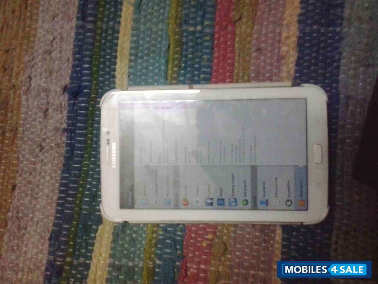 White Samsung Galaxy Tab 3 211