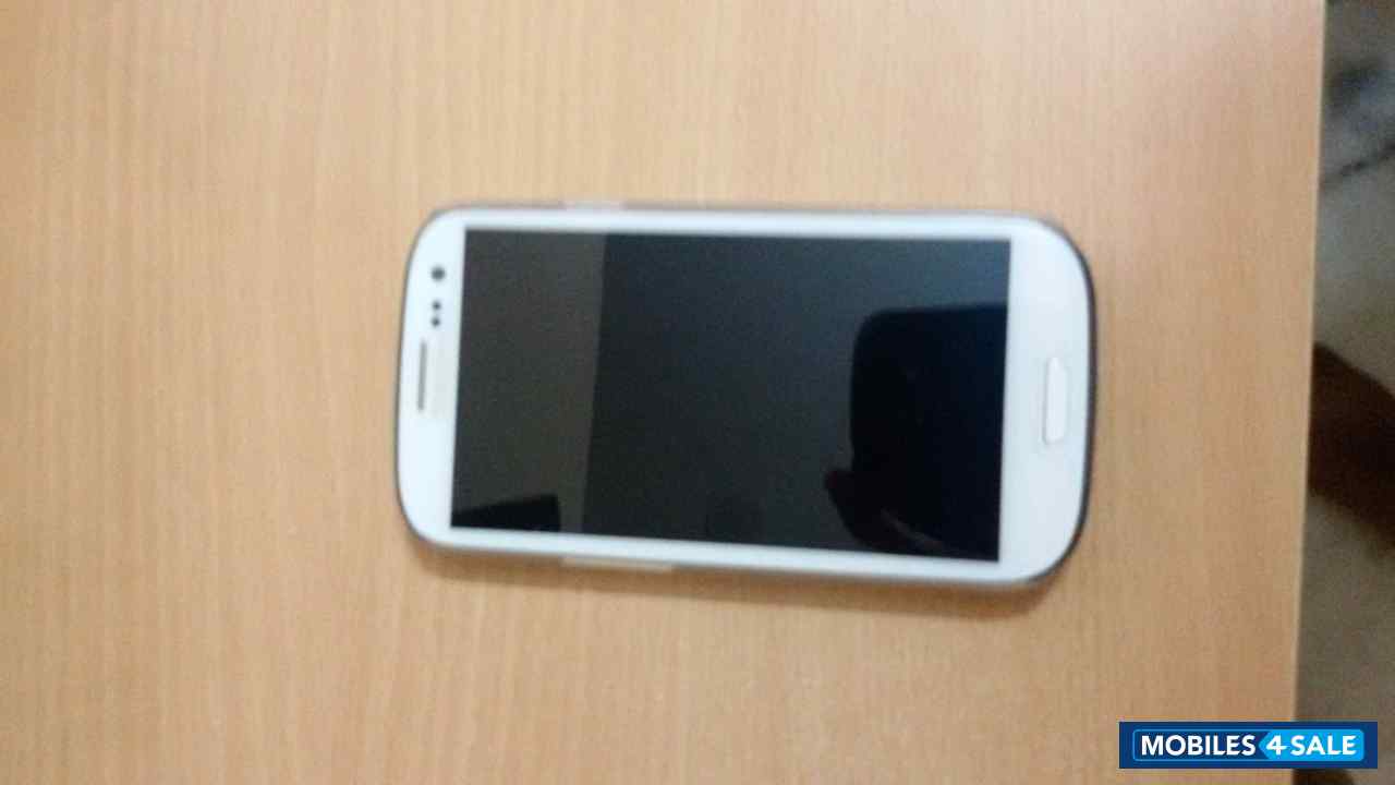 White Samsung Galaxy S3